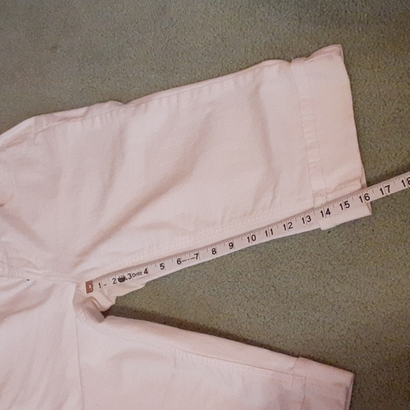 Like new! White denim capris, size 8 - Picture 4 of 6